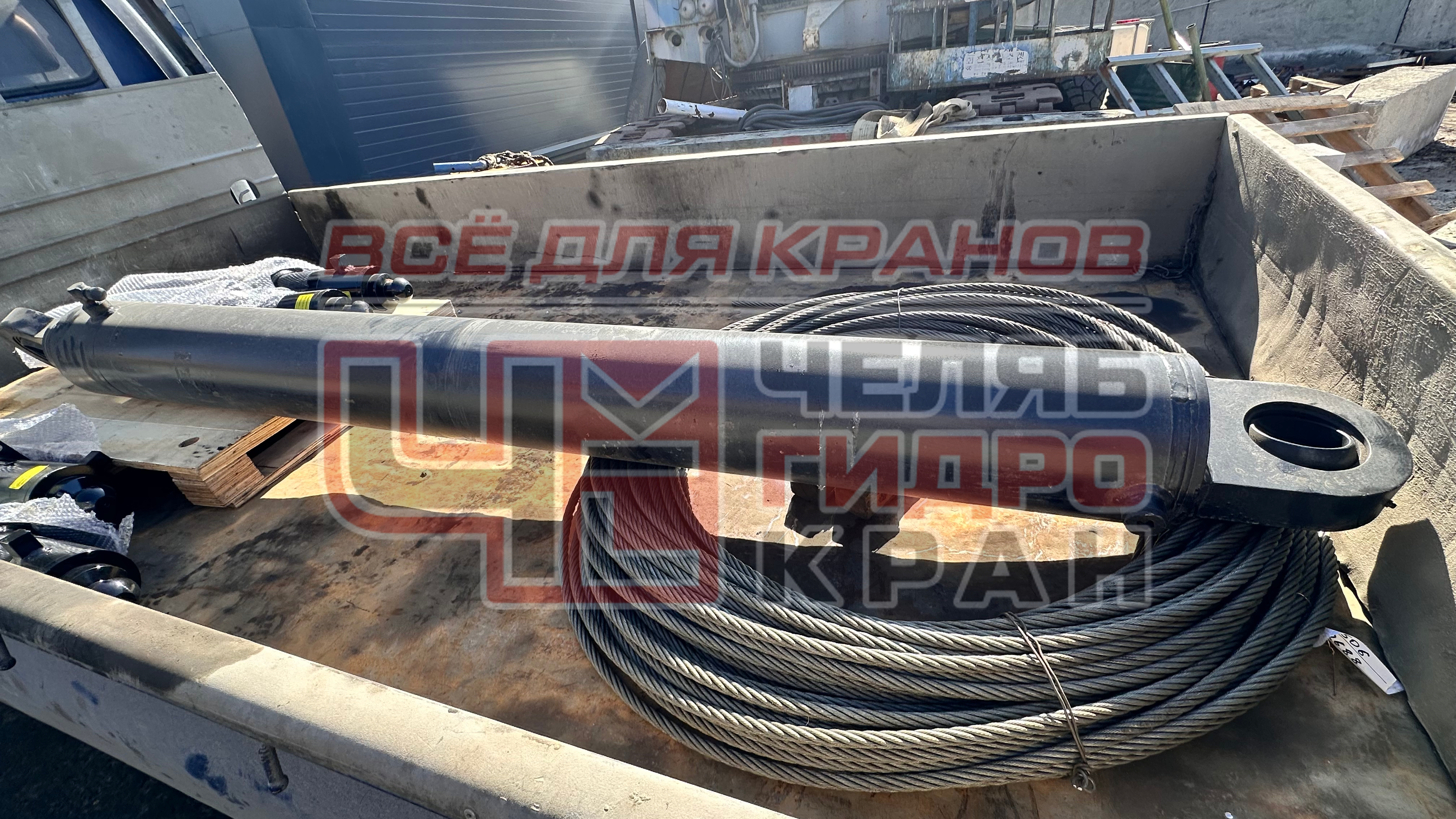 Гидроцилиндр подъема стрелы ЦГ-200.160х2275.11