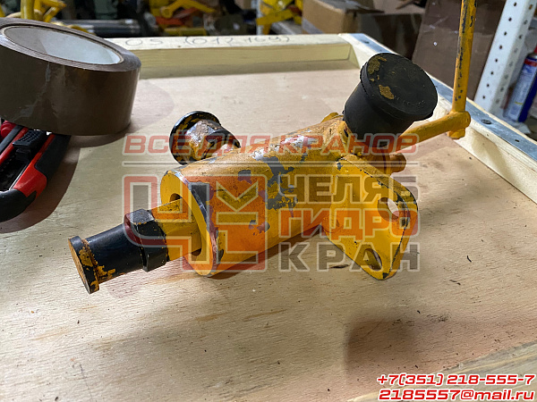 Кран затяжки крюка КС-45717.84.400 Кран затяжки крюка КС-45717.84.400