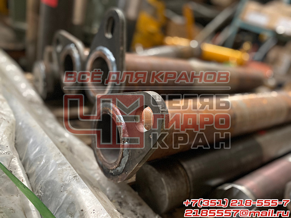 Ось основания стрелы КС-45721.63.020 Ось основания стрелы КС-45721.63.020