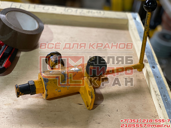 Кран затяжки крюка КС-45717.84.400 Кран затяжки крюка КС-45717.84.400